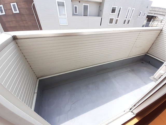 バルコニー　陽当たり良好なバルコニーです