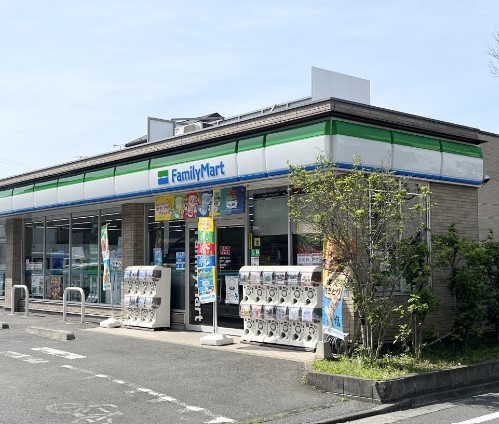 コンビニ　ファミリーマート 江戸川上篠崎店（コンビニ）まで102m
