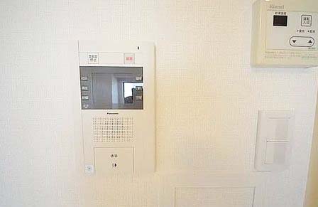 セキュリティ　★モニター付きインターホンで来客時も安心★