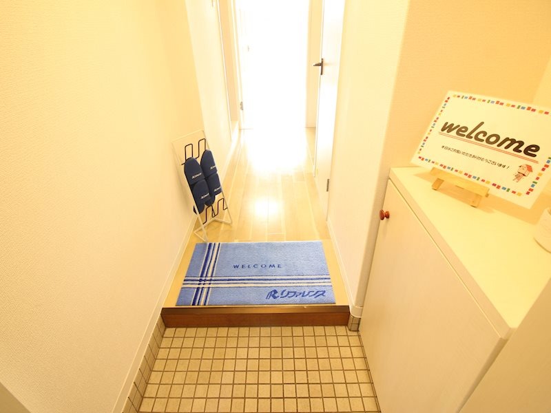 玄関　同物件別部屋写真