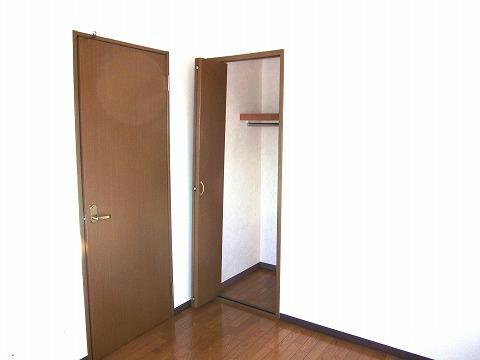 収納　室内写真は別部屋の写真です。