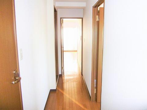 玄関　室内写真は別部屋の写真です。