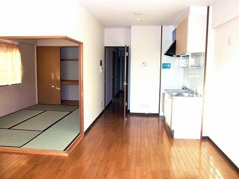 居室・リビング　室内写真は別部屋の写真です。