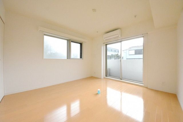 居室・リビング　★角部屋で明るいお部屋★