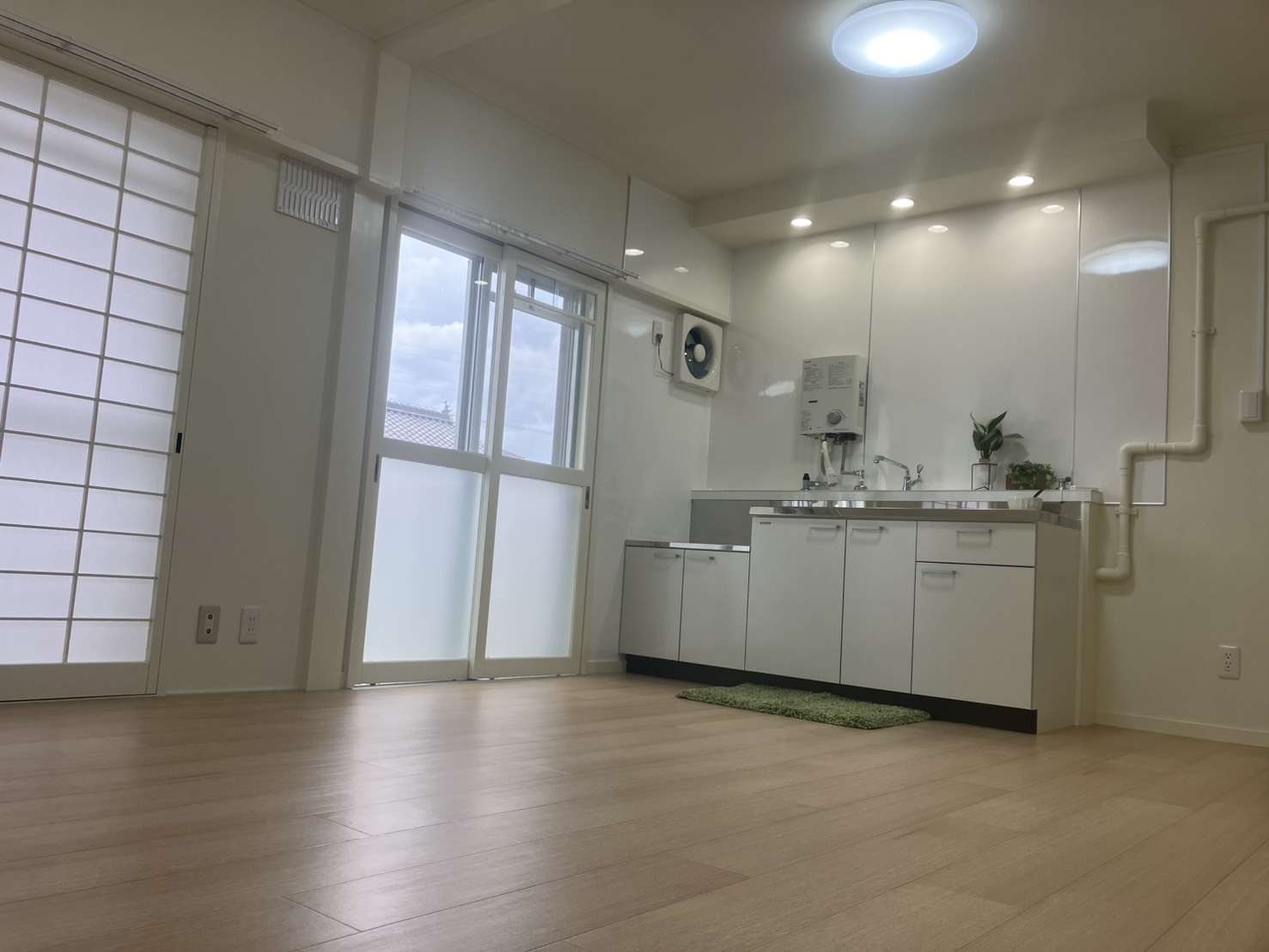 居室・リビング　新品キッチン