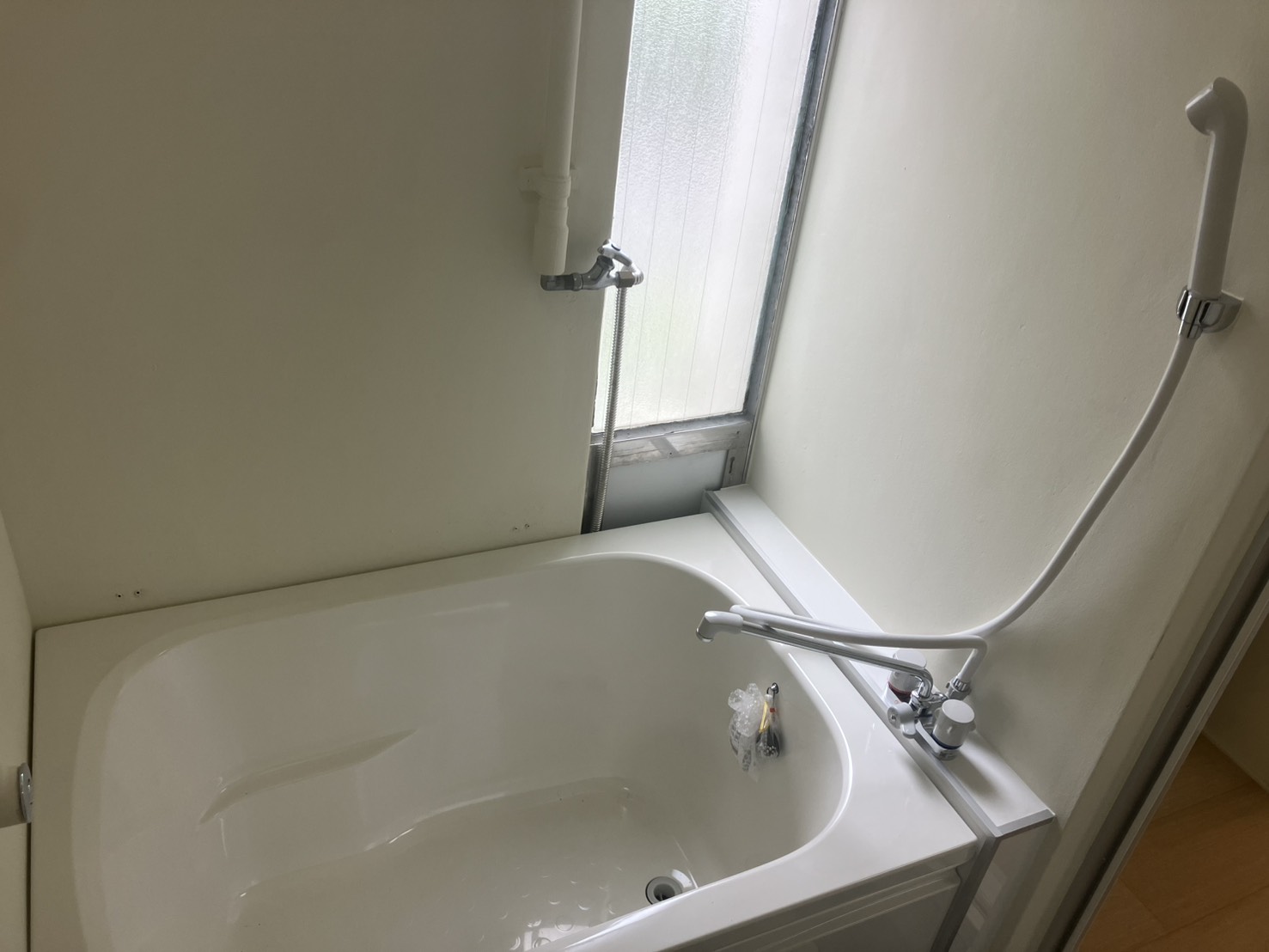 バス・シャワールーム　新品浴槽・給湯器
