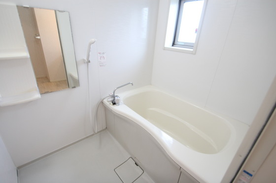 バス・シャワールーム　※別部屋の写真です