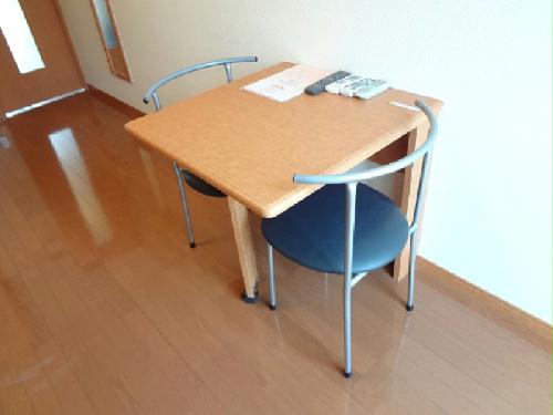 収納　折りたたみテーブルと椅子２脚