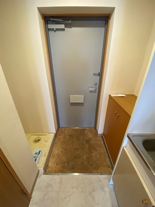 玄関　全て違うお部屋（同じ間取り）の写真です