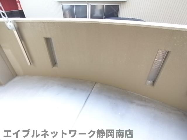 バルコニー　お洗濯にも便利なバルコニー付き