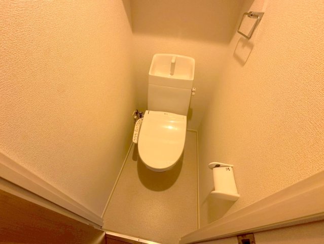 トイレ　綺麗なトイレにはウォシュレット標準装備です。