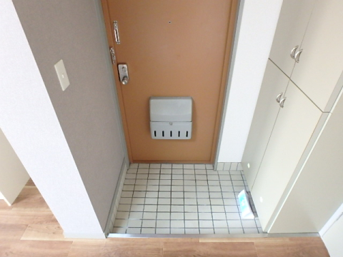 玄関　※室内写真他号室