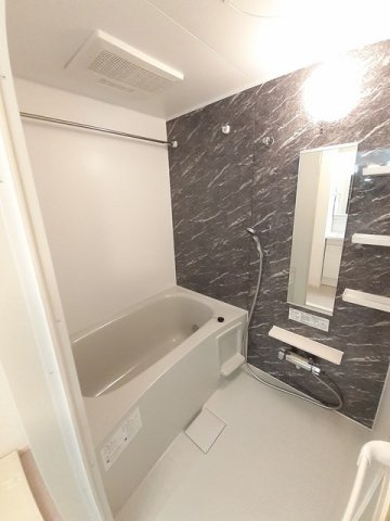 バス・シャワールーム　【Ｉ・ＶＩＬＬＡＧＥ大手町　Ｃ】ゆったり過ごせるお風呂です