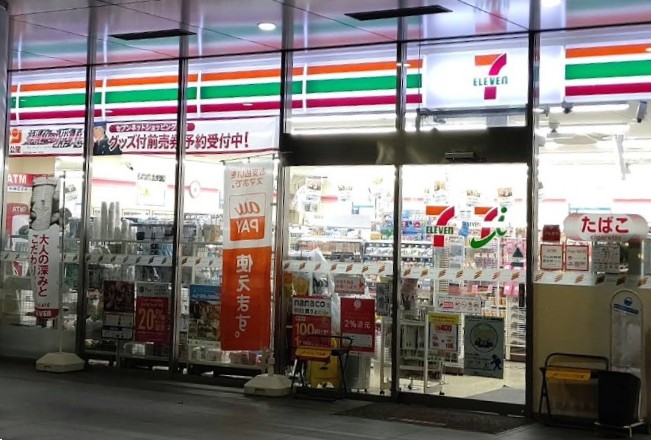 コンビニ　セブンイレブン（コンビニ）まで76m