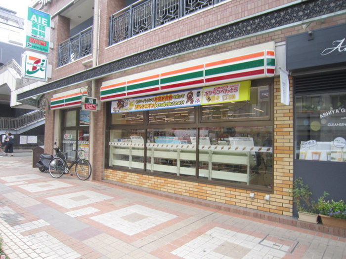 コンビニ　セブンイレブン（コンビニ）まで52m