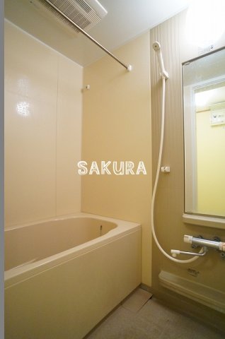 バス・シャワールーム　嬉しい追い焚き・浴室乾燥機付きです♪