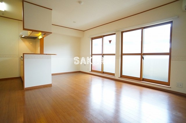 居室・リビング　開放感のあるゆったりとしたお部屋です♪