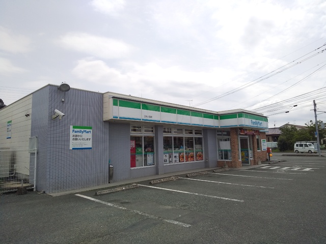 コンビニ　ファミリーマート玉名六田店（コンビニ）まで350m