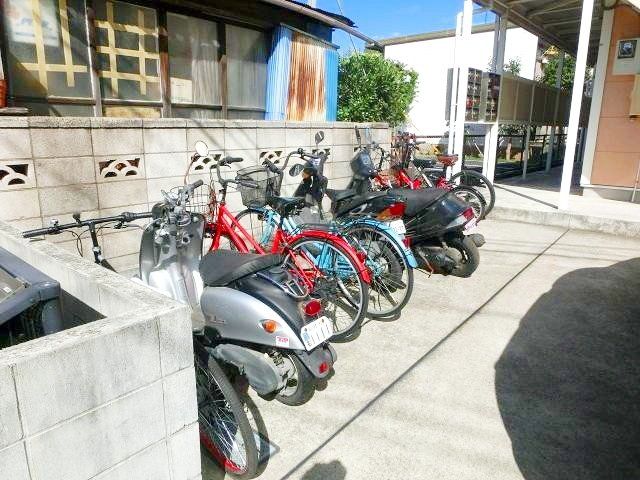 エントランス　自転車置き場