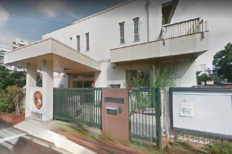 幼稚園・保育園　向山保育園（幼稚園・保育園）まで206m