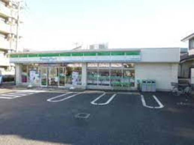 コンビニ　ファミリーマート大泉目白通り店（コンビニ）まで553m