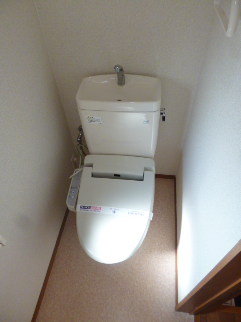 トイレ　ウォシュレット付トイレには窓もあります