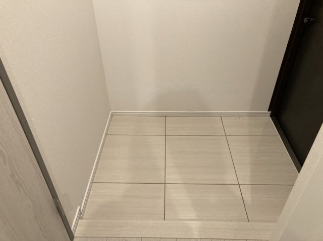 玄関　ログ登戸ステーション