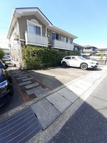 駐車場　駐車場に車を止められます