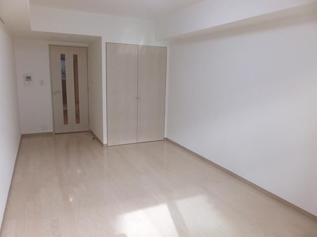 居室・リビング　洋室9.7帖フローリングのお部屋です
