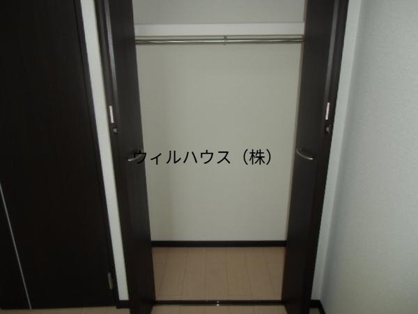 収納　ハンガーバー付き！