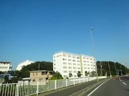 図書館　大学部図書情報センター（図書館）まで412m