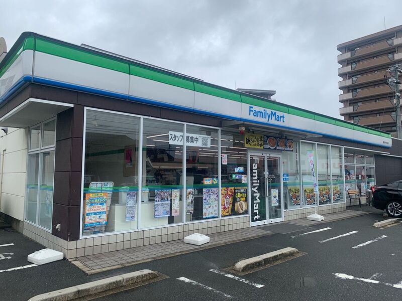 コンビニ　ファミリーマート福岡小戸四丁目店（コンビニ）まで408m