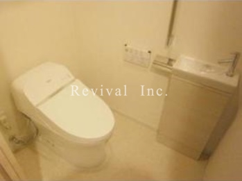 トイレ　タンクレスウォシュレットトイレです