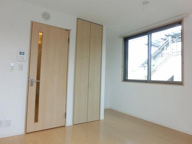 居室・リビング　☆フローリング７帖☆二面採光で明るいお部屋です☆
