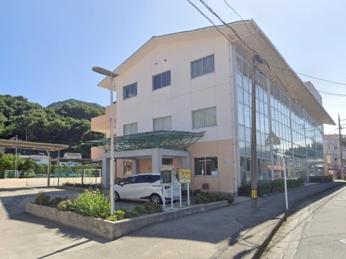 小学校　江田島市立三高小学校（小学校）まで522m