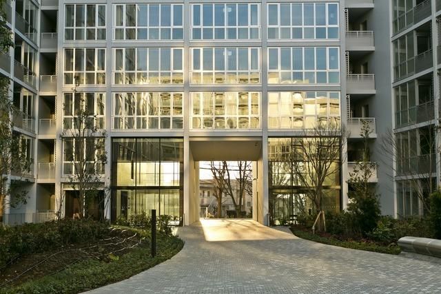 エントランス　★お洒落な外観の大型マンションです★