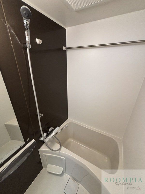 バス・シャワールーム　※写真は間取り反転タイプの別のお部屋です