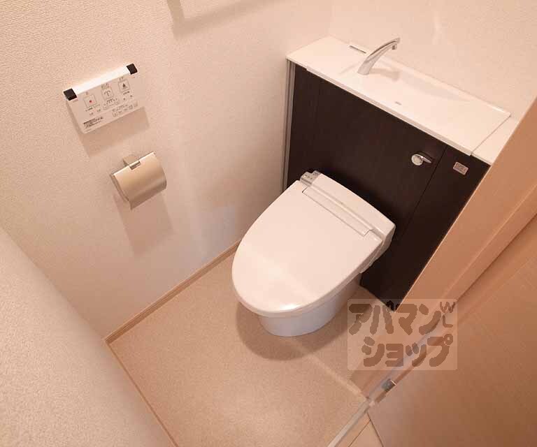 トイレ　ウォシュレット付き・