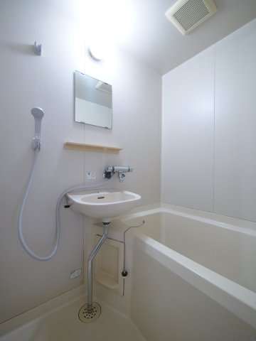バス・シャワールーム　※写真は別の部屋のものです。