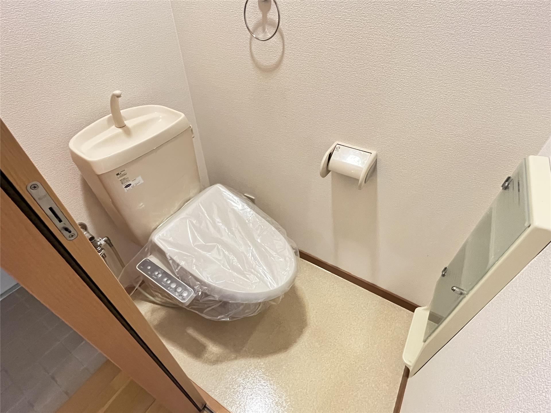 トイレ　トイレは温水洗浄便座です♪