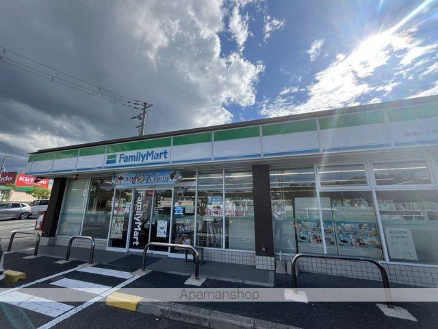 コンビニ　ファミリーマート（コンビニ）まで1072m