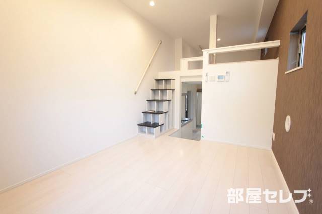 居室・リビング　６．１帖の洋間です