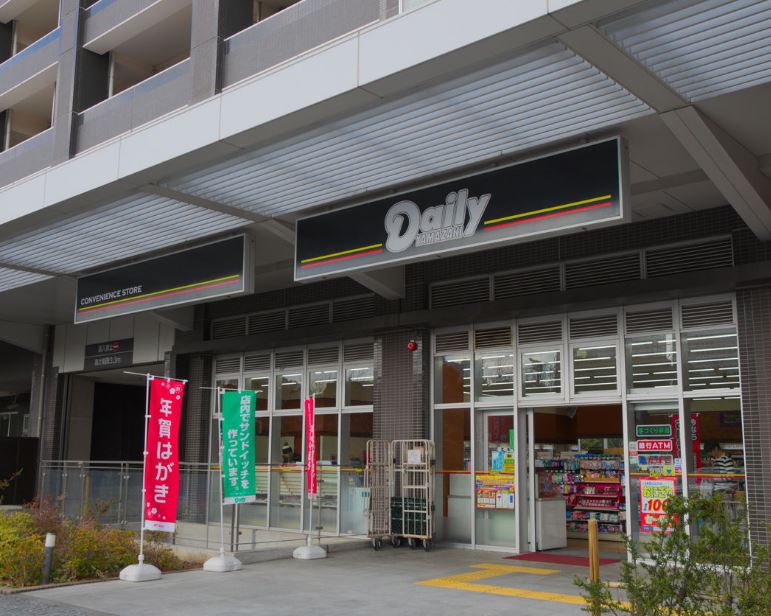 コンビニ　デイリーヤマザキブリリアマーレ有明店（コンビニ）まで270m