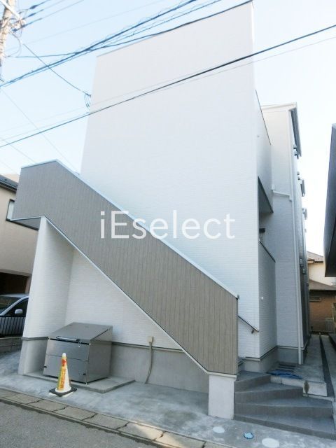 建物外観　2015年10月築のデザイナーズ。