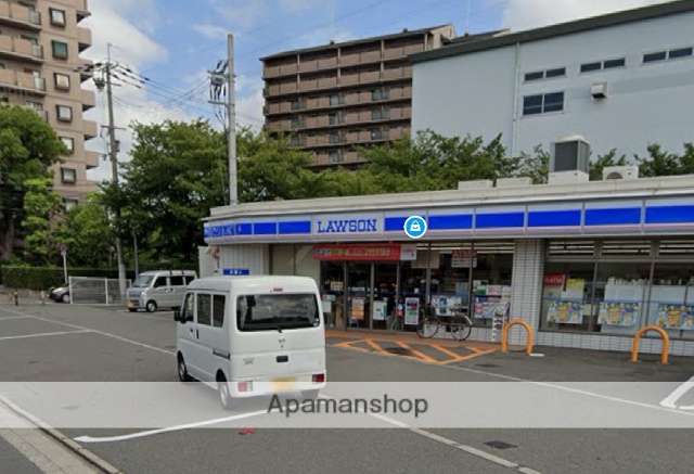 コンビニ　ローソン（コンビニ）まで104m