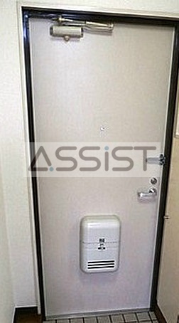 玄関　写真：設備同仕様の別物件です