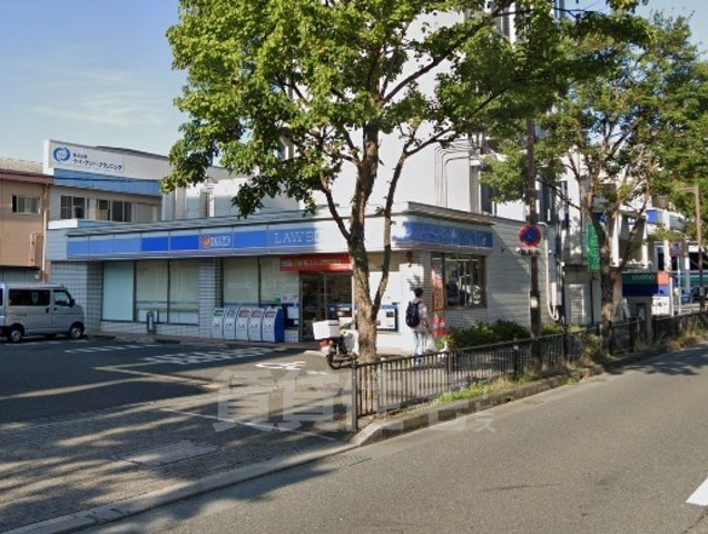 コンビニ　ローソン　内環吹田芳野町店（コンビニ）まで139m