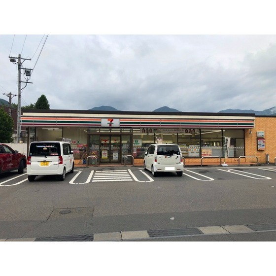コンビニ　セブンイレブン坂城苅屋原店（コンビニ）まで515m