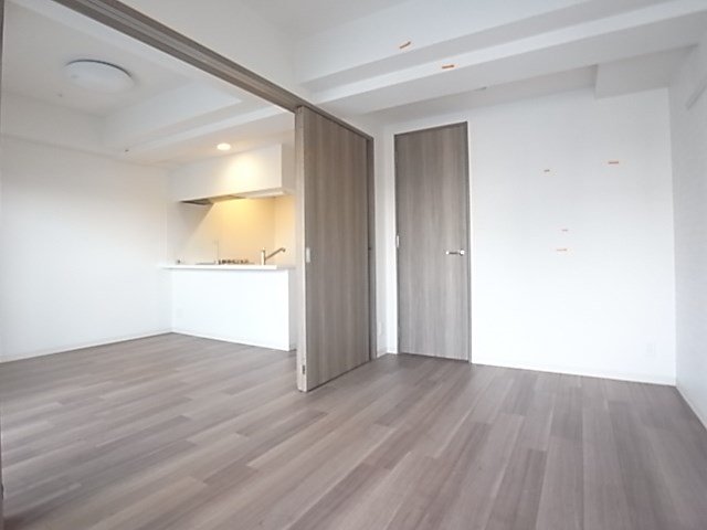 その他部屋・スペース　開放的な寝室です