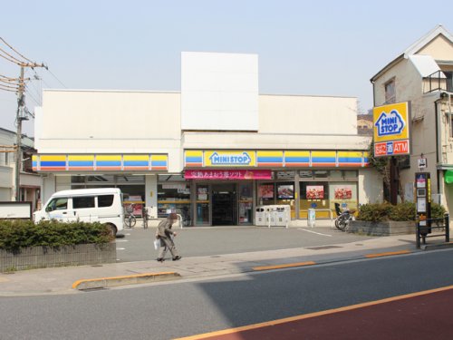 コンビニ　ミニストップ 荒川1丁目店（コンビニ）まで550m